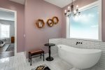 Main level master bathroom - King bed and twin trundle bed - sleeps 4